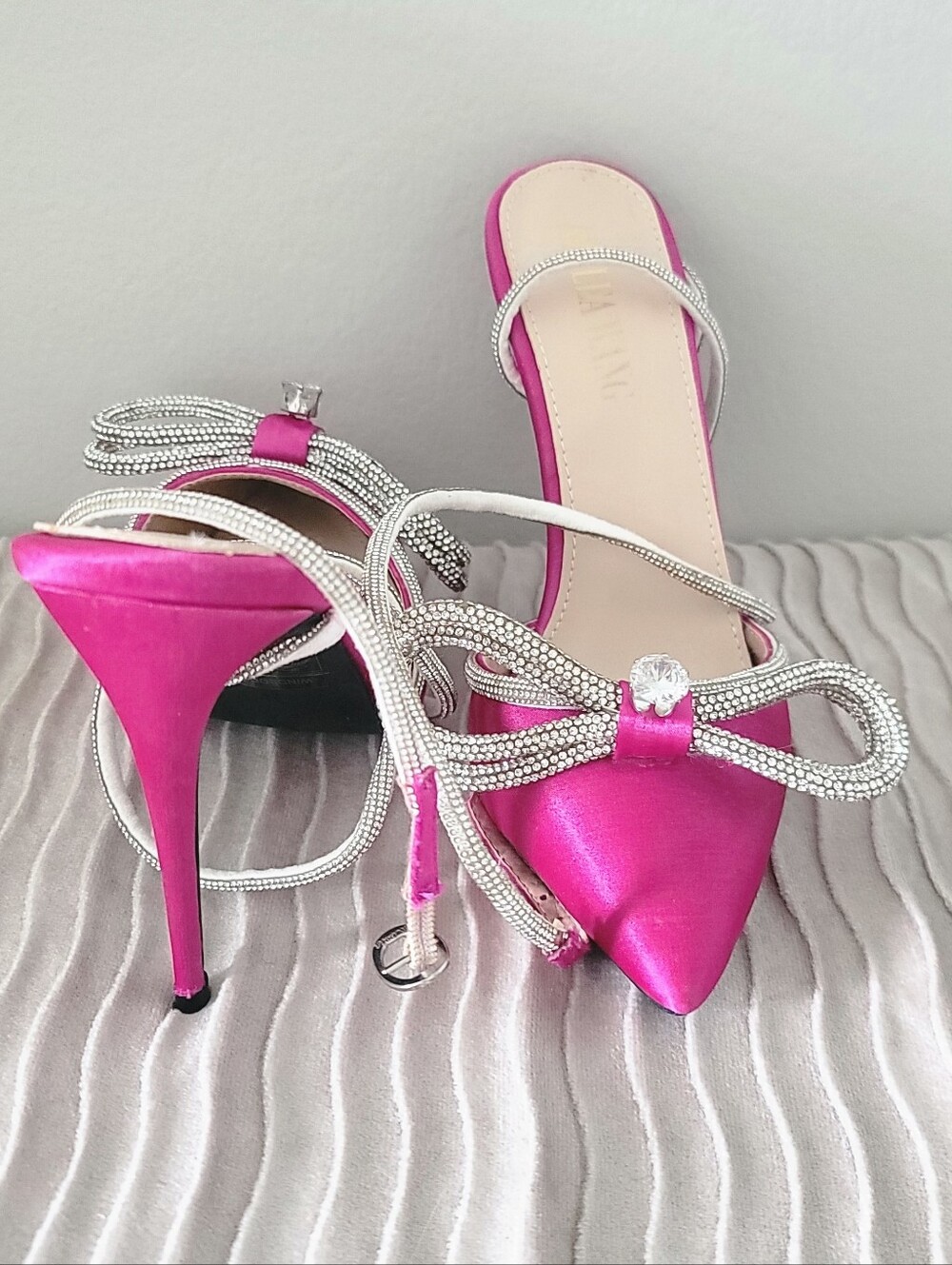 Azalea WANG Women's Fuchsia Satin Pointed Toe Heels with Crystal Bow size 8